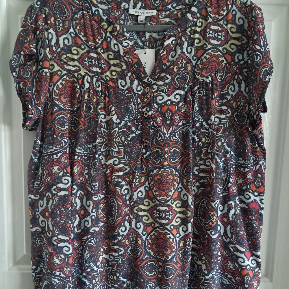 Women's Paisley Print Top - Multicolor.  New With Tags   Xl